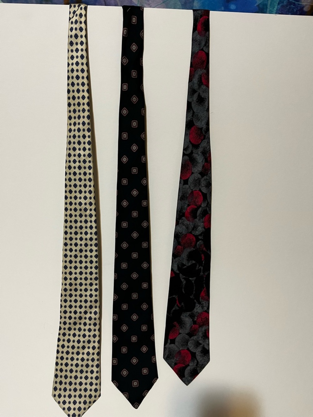 Van Heusen Men's Three-Tie Set — Cream, Black & Black with Red Accents